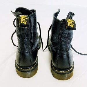 Doc Martens | Black Leather Lace-Up Boots AW004